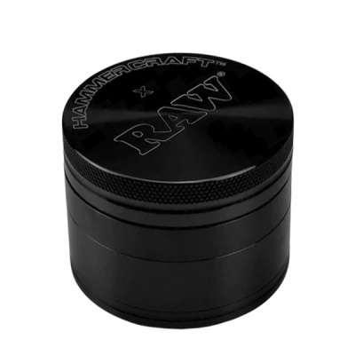 Moedor preto de metal com texto HAMMERCRAFT x RAW gravado