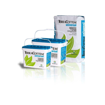 Três embalagens TerraCottem Universal para condicionador de solo, duas em baldes brancos com tampa azul e uma em saco branco com texto