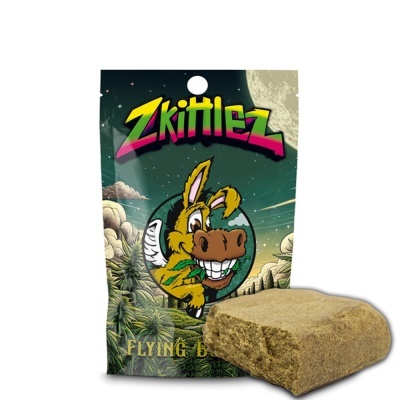 Embalagem Zkittlez com ilustração de burro e produto castanho ao lado
