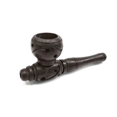 Cachimbo artesanal em madeira escura com entalhes