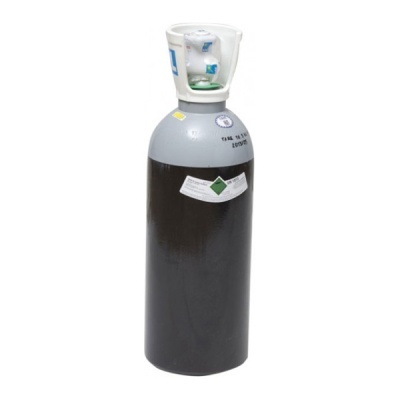 Cilindro de gás industrial preto e cinzento com tampa branca e etiqueta com símbolo químico