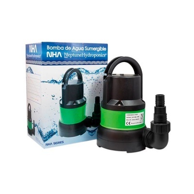 Bomba de água submergível NHA preta e verde com caixa ao fundo