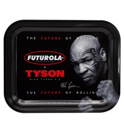 Tabuleiro preto com imagem de Mike Tyson e textos da marca Futurola e Tyson