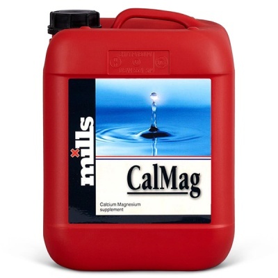Recipiente vermelho com suplemento CalMag e etiqueta azul com gota de água