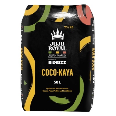 Embalagem preta COCO KAYA JUJU ROYAL com 50 litros e texto gráfico colorido