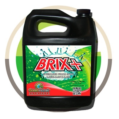 Frasco preto de plástico com rótulo verde e vermelho do produto BRIX+, spray foliar especializado