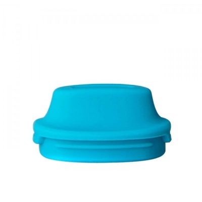 Tampa azul de silicone sobre fundo branco