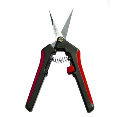 Tesoura pequena para jardinagem com lâminas de aço inox e cabo preto com vermelho