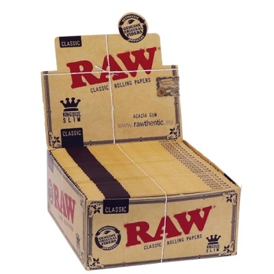 Caixa de papelillos RAW Classic KINGSIZE SLIM castanhos com texto vermelho e preto.