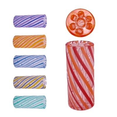 Conjunto de contas cilíndricas de vidro coloridas com riscas espirais