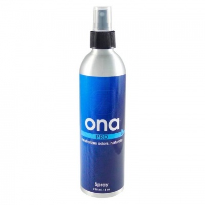 Frasco de spray azul e prateado da marca ona com tampa transparente