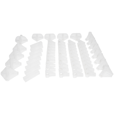 Tiras de plástico para molduras decorativas em várias formas, brancas e translúcidas.