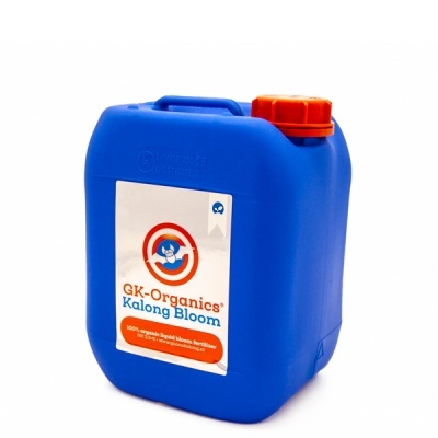 Recipiente azul de plástico com tampa laranja e etiqueta branca com texto 'GK-Organics Kalong Bloom'