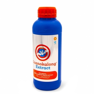 Frasco azul com tampa laranja e rótulo branco e vermelho de extrato líquido Guanokalong