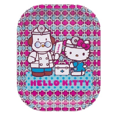 Prato de metal colorido Hello Kitty com personagens médicos e padrão geométrico