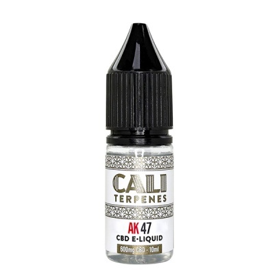 frasco pequeno com rótulo CALI TERPENES AK 47 CBD E-LIQUID 600mg 10ml