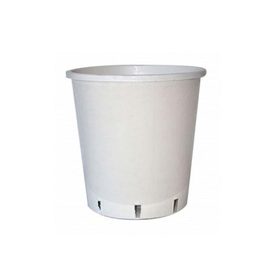 Vaso de planta branco em plástico com base ventilada.