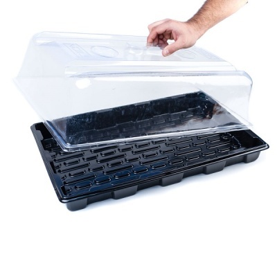 Estufa para plantas com base preta e tampa transparente levantada