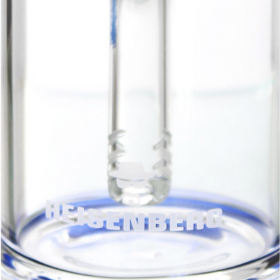 Frasco de vidro transparente com texto HEISENBERG na base