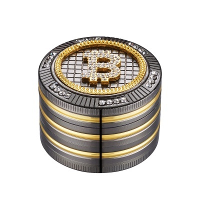 Objeto redondo cinza escuro e dourado com símbolo de Bitcoin e pedras brilhantes