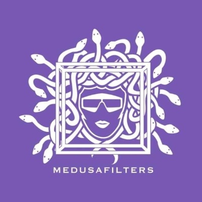 Logótipo roxo com cabeça estilizada com cobras e o texto MEDUSAFILTERS