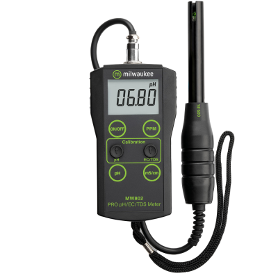 Medidor digital Milwaukee MW802 PRO pH/EC/TDS preto com visor e sonda