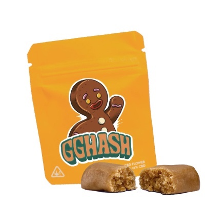 Embalagem amarela com desenho de biscoito de gengibre e doces castanhos partidos