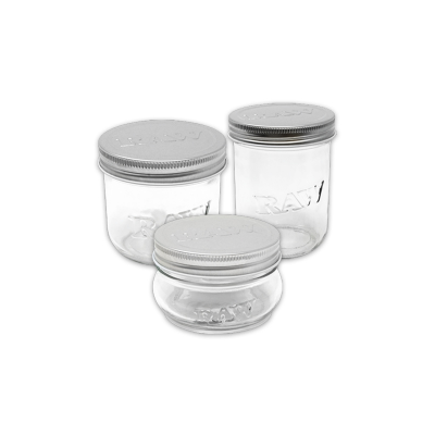 Três frascos de vidro com tampas metálicas prateadas e a palavra RAW em relevo.