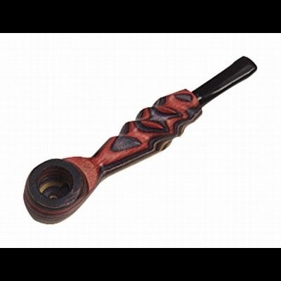 Cachimbo de madeira entalhada com boquilha preta
