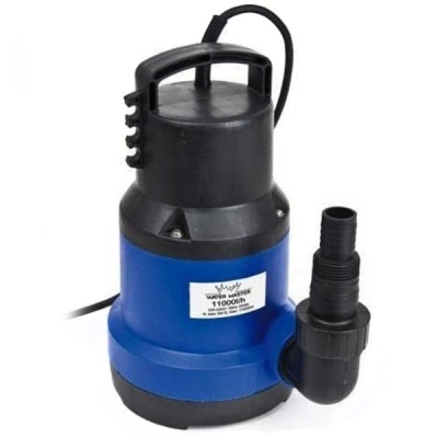 Bomba submersível azul e preta Water Master com etiqueta 11000 l/h