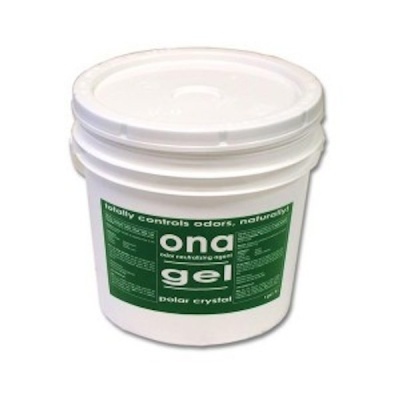 Pote branco de plástico com rótulo verde e texto branco ONA Gel.
