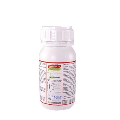 Frasco branco de inseticida NeemAzal T/S