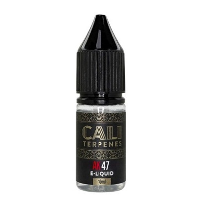 Frasco pequeno de e-liquid com tampa preta e etiqueta preta com texto e padrões dourados