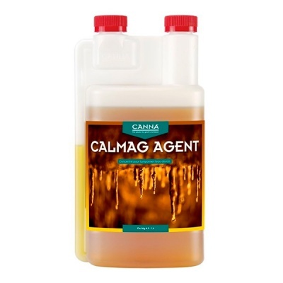 Frasco plástico translúcido com líquido amarelo e rótulo 'CANNA CALMAG AGENT'