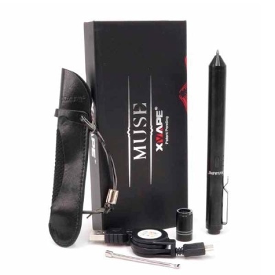 Conjunto XM VAPE MUSE com caneta preta, acessórios e embalagem preta sobre fundo branco