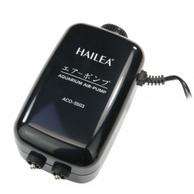 Bomba de ar preta para aquário da marca Hailea com texto branco