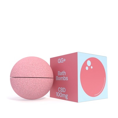 Bomba de banho rosa com caixa azul e rosa e texto GG+ Bath Bombs CBD 100mg