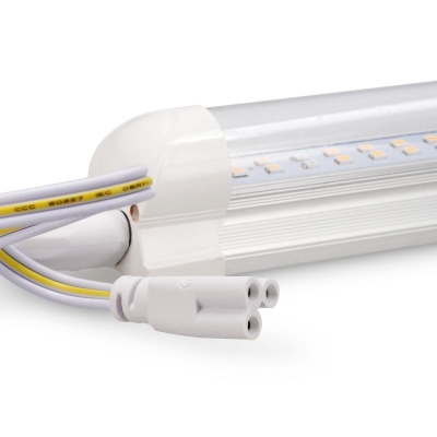 Luminária LED tubular com fios e conector triplo branco