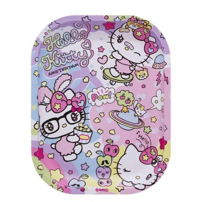 Tabuleiro metálico colorido com personagens Hello Kitty e texto