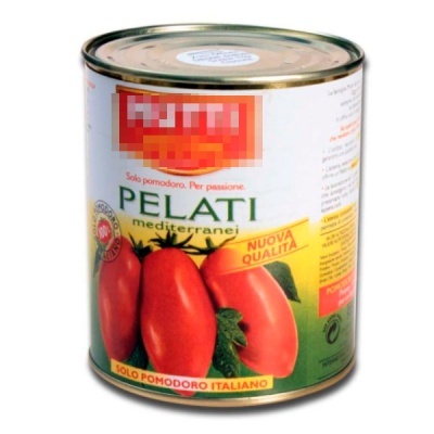 Lata de tomate pelado mediterrâneo com rótulo em italiano
