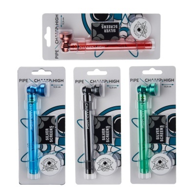 Quatro pipes metálicos em várias cores com acessórios incluídos em embalagens de cartão.