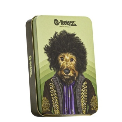 Caixa metálica retangular verde com imagem de cão vestido com casaco preto e cachecol roxo e texto G-ROLLZ amsterdam