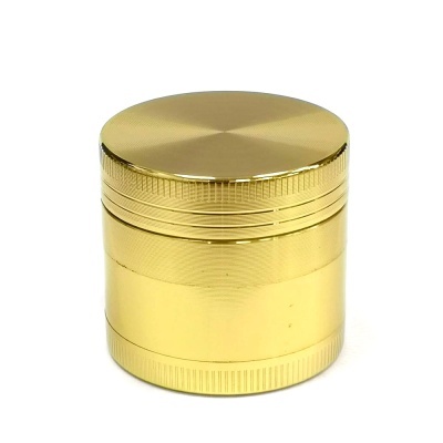Moedor cilíndrico dourado em metal com detalhes canelados