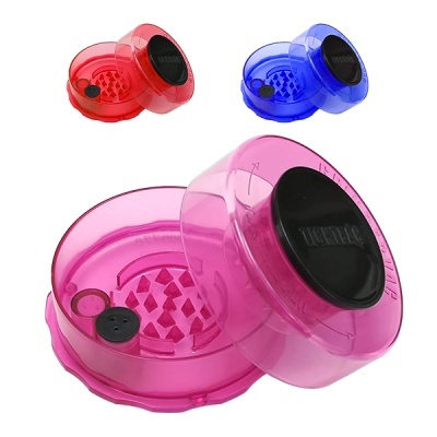 Trituradores plásticos circulares em vermelho, azul e rosa com tampa preta e texto LIBERTEC