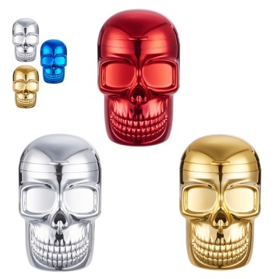 Frascos em forma de caveira metalizados em vermelho, dourado e prateado