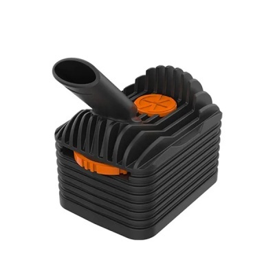 Depósito preto com detalhes laranja e saída tubular inclinada