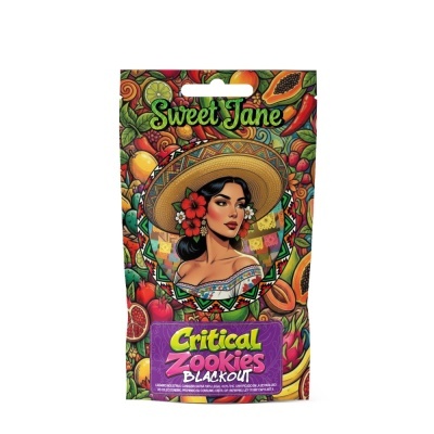 Embalagem colorida com ilustração de mulher com chapéu de palha e flores, texto Sweet Jane e Critical Zookies Blackout