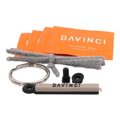 Kit de limpeza DAVINCI com panos alcoólicos, varas cinzentas, argola metálica e peça cinzenta com texto