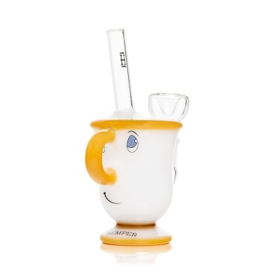 Caneca de vidro branco fosco com detalhes amarelos e rosto sorridente, incluindo tubo de vidro transparente e texto HEMPER
