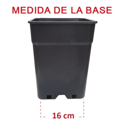 Vaso de plástico preto quadrado com texto MEDIDA DE LA BASE em vermelho